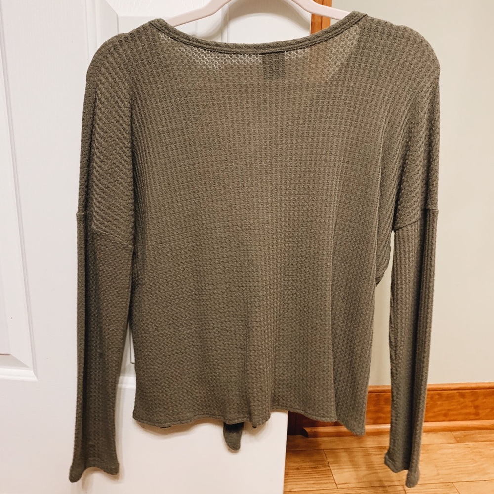 Button up /knot sweater - Picture 2 of 2